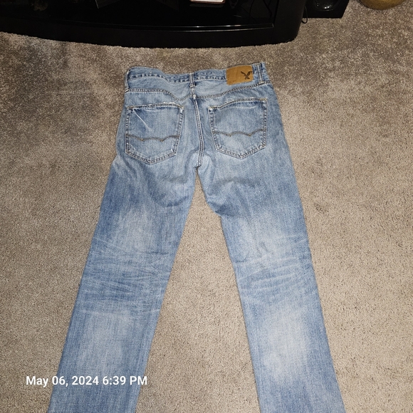 American Eagle destressed jeans - Picture 6 of 8